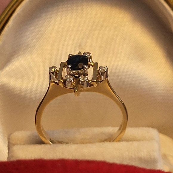 14K Gold Ring with gemstones (small diamonds and saphire) - Picture 11 of 14